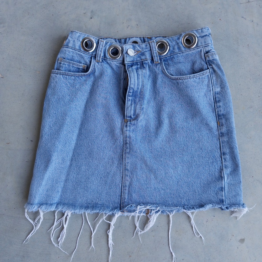 Sahara Ray x NA-KD Eyelet Denim Mini Skirt Light Wash Frayed Hem Size 34